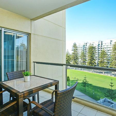 Pier Apartment - Glenelg Views - No 506 Аделаида Экстерьер фото
